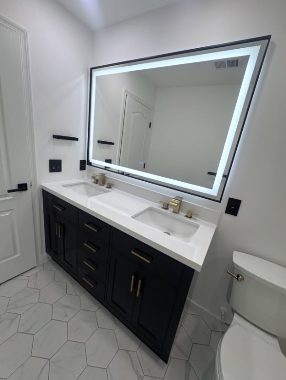 Curbless walk-in tile shower